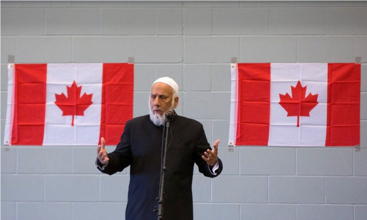 Imam Syed Soharwardy pauses while talking to his fellow Muslims during a show for support against the attacks on Canadian soldiers