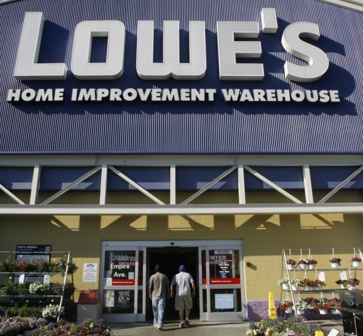 Two customers enter at a Lowe&#039;s store in Burbank, California May 19, 2008. Retailer Lowe&#039;s Inc reported an 18 percent drop in first-quarter profit on May 19 as the slumping U.S. housing market and softer economy hurt sales, and it cut its full-y