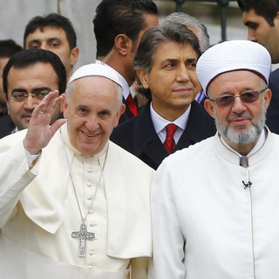 Pope Francis is welcomed by Mufti of Istanbul, Rahmi Yaran (R) outside Sultan Ahmet mosque, popularly known as the Blue Mosque in Istanbul November 29, 2014. Pope Francis began a visit to Turkey on Friday with the delicate mission of strengthening ties wi