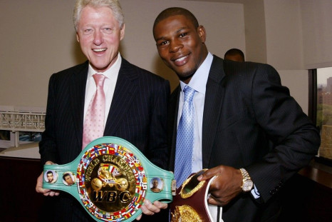 Former U.S. president Bill Clinton with boxer Jermain Taylor in 2005