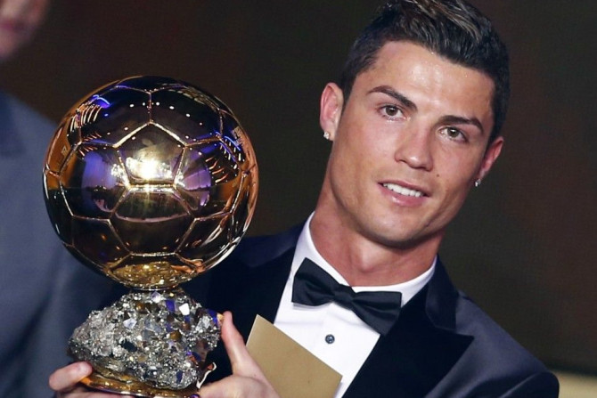 Portugal&#039;s Cristiano Ronaldo holds his trophy after being awarded the FIFA Ballon d&#039;Or 2013