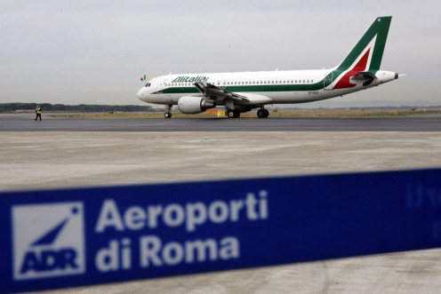 A plane carrying Pope Francis leaves the Fiumicino Airport in Rome November 28, 2014.