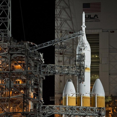 The Mobile Service Tower rolls back from the Delta IV Heavy with the Orion spacecraft on launch pad 37B