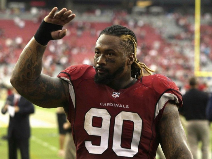Arizona Cardinals' Darnell Dockett salutes fans after their win over the Seattle Seahawks at the end of their NFL football game in Phoenix, Arizona September 9, 2012.