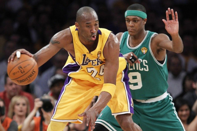 Los Angeles Lakers&#039; Kobe Bryant (L) is guarded by Boston Celtics&#039; Rajon Rondo (R) during Game 6 of the 2010 NBA Finals basketball series in Los Angeles, California, June 15, 2010 .