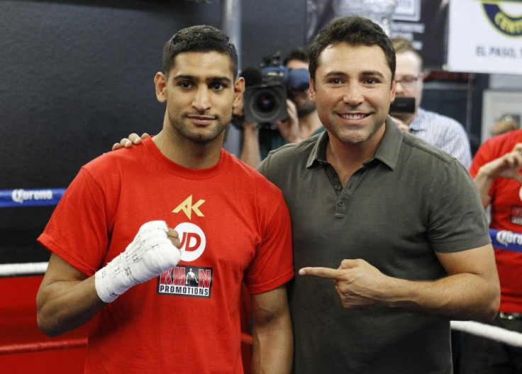 British boxer Amir Khan (L) poses with Golden Boy Promotions President Oscar De La Hoya (R) during a media opportunity at Ponce De Leon Boxing Club in Montebello, California December 11, 2012, for his upcoming WBC silver super lightweight title boxing mat