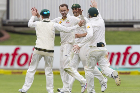 Australia&#039;s Michael Clarke, Nathan Lyon (2nd L), Mitchell Johnson (2nd R) and Steve Smith (R) celebrate taking the wicket of South Africa&#039;s Dean Elgar (not pictured) during the first day of the second test cricket match in Port Elizabeth, Februa