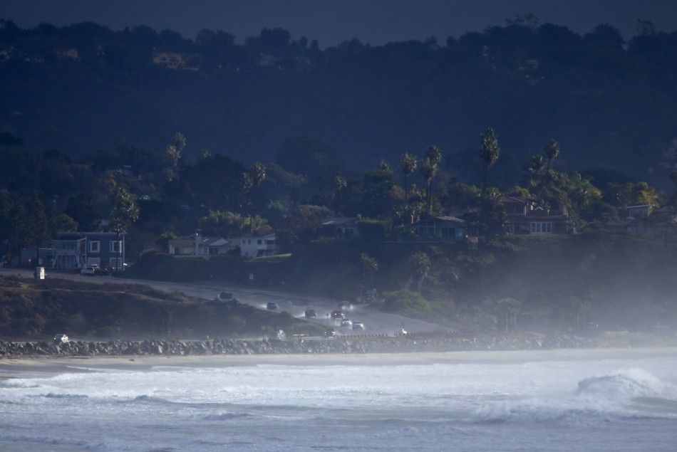 Cars make their way along the coastal highway 101 as a winter storm clears in Solana Beach, California December 12, 2014.     REUTERSMike Blake