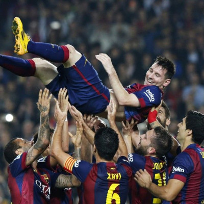 Barcelona's Lionel Messi celebrates his second goal with teammates during their Spanish first division soccer match against Sevilla at Nou Camp stadium in Barcelona November 22, 2014. Barcelona forward Messi set a La Liga scoring record of 253 goals 