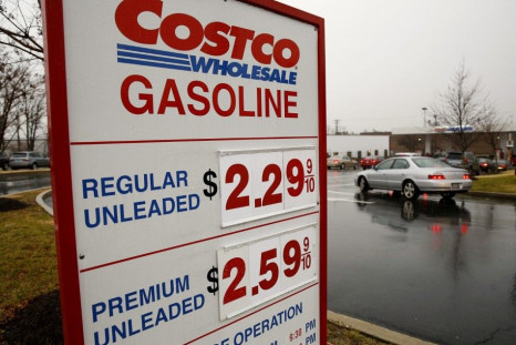 Cars line up for $2.29 regular gasoline at the Costco in Beltsville, Maryland December 16, 2014. U.S. stock index futures fell on Tuesday as a slide in the Russian rouble and crude oil prices sent traders fleeing risky assets. Brent crude lost more than 3