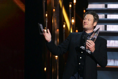 Musician Blake Shelton accepts the Male Vocalist of the Year Award during the 48th Country Music Association Awards in Nashville, Tennessee November 5, 2014.