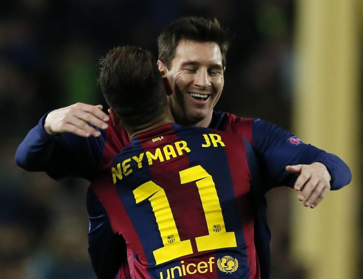 Barcelona&#039;s Neymar is congratulated by team-mate Lionel Messi after he scored a goal against Paris St Germain during their Champions League Group F soccer match at the Nou Camp stadium in Barcelona, December 10, 2014.