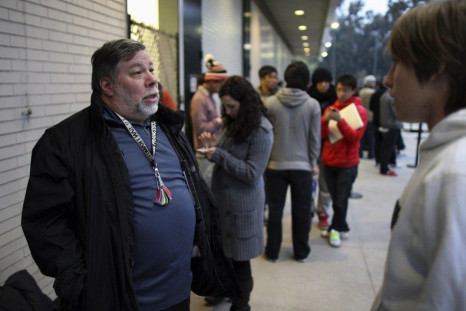 Apple co-founder Steve Wozniak (L) talks to a customer as he and his wife Janet (not pictured) wait in line overnight with customers to purchase the new iPad at the Apple Store in Century City Westfield Shopping Mall, Los Angeles, California March 16, 201
