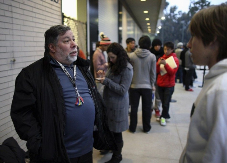 Apple co-founder Steve Wozniak (L) talks to a customer as he and his wife Janet (not pictured) wait in line overnight with customers to purchase the new iPad at the Apple Store in Century City Westfield Shopping Mall, Los Angeles, California March 16, 201