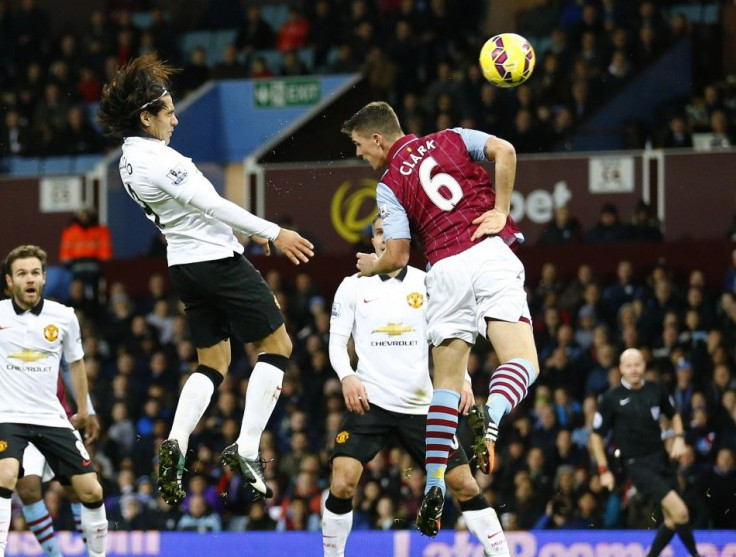 Manchester United&#039;s Radamel Falcao (L) scores a goal during their English Premier League soccer match against Aston Villa at Villa Park in Birmingham, central England December 20, 2014.