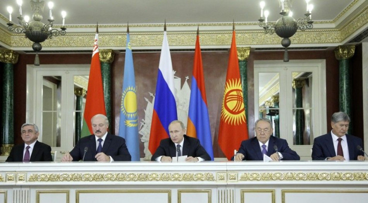 Armenia's President Serzh Sargsyan (L-R), Belarus President Alexander Lukashenko, Russia's President Vladimir Putin, Kazakhstan's President Nursultan Nazarbayev and Kyrgyzstan's President Almazbek Atambayev attend a news conference after a meeting of the