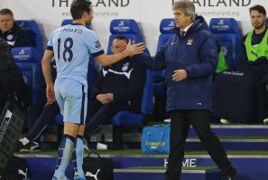 Manchester City's Frank Lampard (L) slaps hands with manager Manuel Pellegrini after being substituted during their English Premier League soccer match against Leicester City at the King Power Stadium in Leicester, central England December 13, 2014.