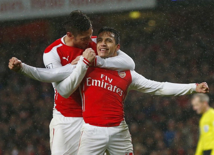 Arsenal&#039;s Alexis Sanchez (FRONT) celebrates with team-mate Olivier Giroud after scoring a goal against Queens Park Rangers during their English Premier League soccer match at the Emirates Stadium in London December 26, 2014.