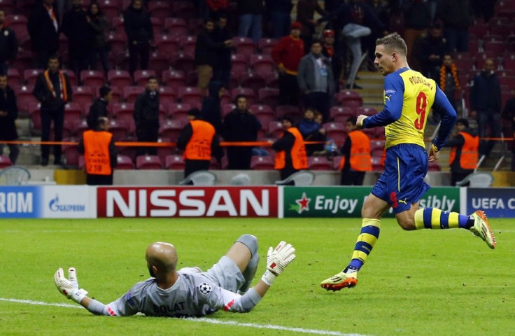 Arsenal&#039;s Lukas Podolski celebrates his second goal past Galatasaray&#039;s goalkeeper Sinan Bolat during their Champions League Group D soccer match at Ali Sami Yen Spor Kompleksi in Istanbul December 9, 2014.