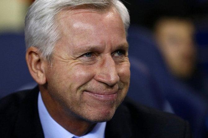 Newcastle United&#039;s manager Alan Pardew smiles before their English League Cup quarter-final soccer match against Tottenham Hotspur at White Hart Lane in London December 17, 2014.