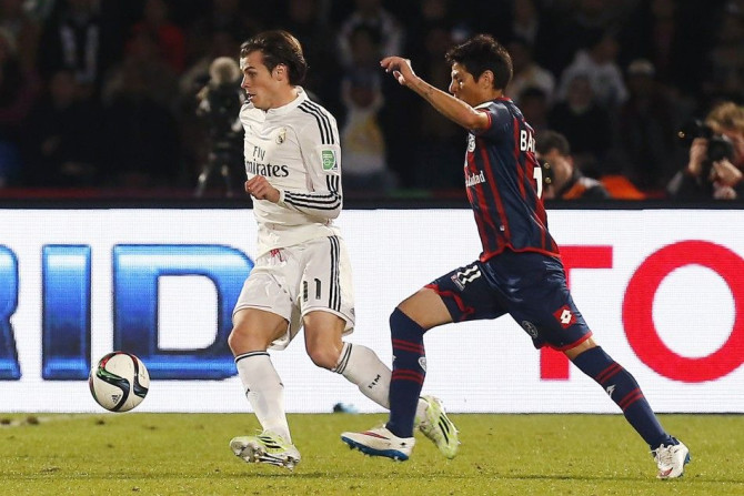 San Lorenzo&#039;s Walter Kanneman fights for the ball with Real Madrid&#039;s Gareth Bale during their Club World Cup final soccer match at the Marrakech stadium, December 20, 2014.