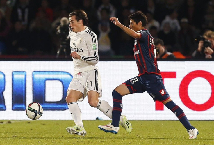 San Lorenzo&#039;s Walter Kanneman fights for the ball with Real Madrid&#039;s Gareth Bale during their Club World Cup final soccer match at the Marrakech stadium, December 20, 2014.