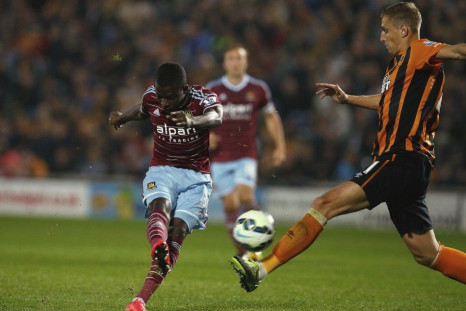 West Ham United's Enner Valencia (L) shoots past Hull City's Michael Dawson to score during their English Premier League soccer match at the KC Stadium in Hull, northern England September 15, 2014.