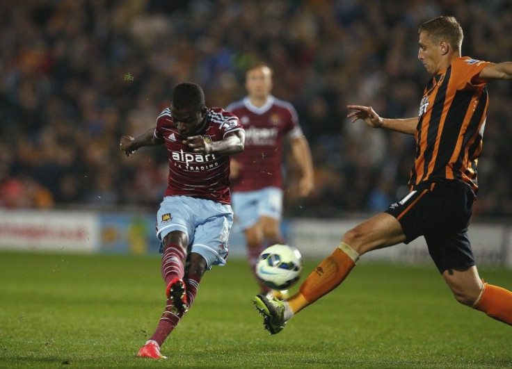 West Ham United's Enner Valencia (L) shoots past Hull City's Michael Dawson to score during their English Premier League soccer match at the KC Stadium in Hull, northern England September 15, 2014.