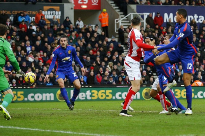 Manchester United&#039;s Radamel Falcao (2nd R) shoots to score a goal during their English Premier League soccer match against Stoke City at the Britannia Stadium in Stoke-on-Trent, central England January 1, 2015.
