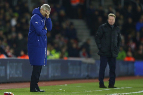 Arsenal manager Arsene Wenger (L) reacts as Southampton manager Ronald Koeman watches during their English Premier League soccer match at St Mary&#039;s Stadium in Southampton, southern England January 1, 2015.