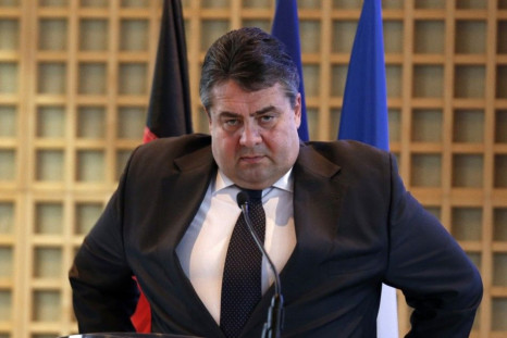 Germany&#039;s Economy Minister Sigmar Gabriel attends a news conference to present the Franco-German report on economic reforms and investment at the Bercy Finance Ministry in Paris November 27, 2014. Warning that Europe is falling into a &quot;stagnatio
