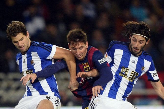 Barcelona&#039;s Lionel Messi (C) fights for the ball with Real Sociedad&#039;s Inigo Martinez (L) and Esteban Granero during their Spanish first division soccer match at Anoeta stadium in San Sebastian January 4, 2015.