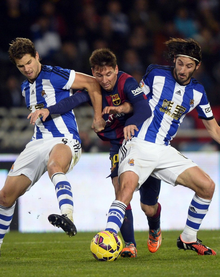 Barcelona&#039;s Lionel Messi (C) fights for the ball with Real Sociedad&#039;s Inigo Martinez (L) and Esteban Granero during their Spanish first division soccer match at Anoeta stadium in San Sebastian January 4, 2015.
