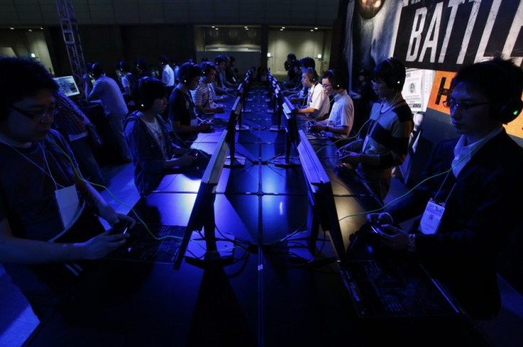 Visitors try out Electronic Arts' new game software Battlefield Hardline at Tokyo Game Show 2014 in Makuhari, east of Tokyo September 18, 2014. About 421 companies and organizations are participating in the Tokyo Games Show 2014, which will be held u