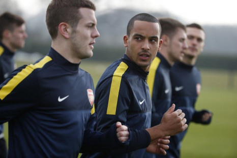 Arsenal&#039;s Theo Walcott (R) talks to Jack Wilshire during a team training session at their training ground in London Colney February 18, 2013. Arsenal are due to play Bayern Munich in a Champions League soccer match on Tuesday in London.