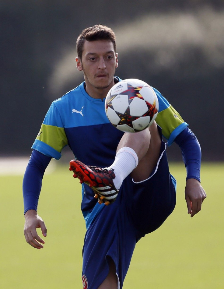 Arsenal&#039;s Mesut Ozil controls the ball during a training session at their training facility in London Colney, north of London, September 30, 2014. Arsenal are due to play Galatasaray in a Champions League Group D soccer match on Wednesday.