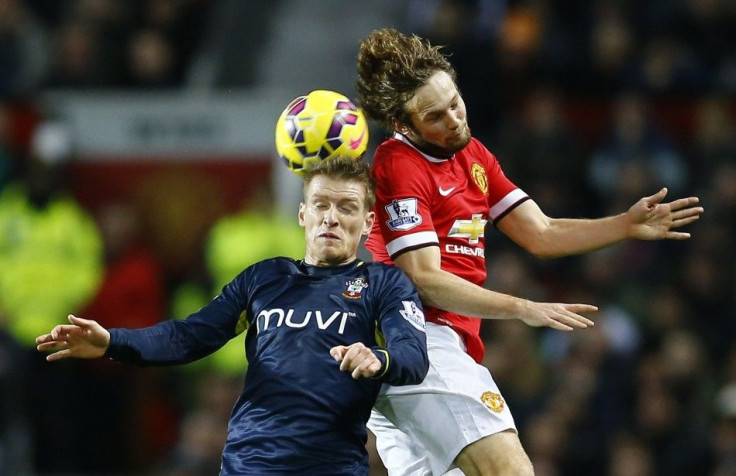 Southampton&#039;s Steven Davis (L) is challenged by Manchester United&#039;s Daley Blind during their English Premier League soccer match at Old Trafford in Manchester, northern England January 11, 2015.