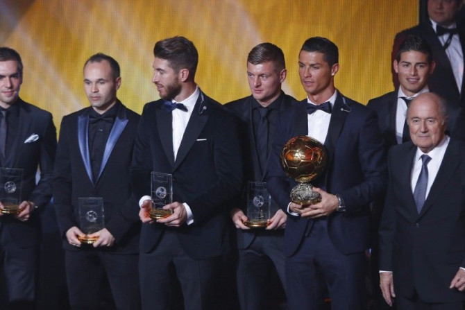 Winners of FIFA Ballon d&#039;Or 2014 soccer awards appear on stage together with FIFA President Sepp Blatter (R) after the ceremony at the Kongresshaus in Zurich January 12, 2015. (L-2nd R) Philipp Lahm, Andres Iniesta, Sergio Ramos, Toni Kroos and Crist