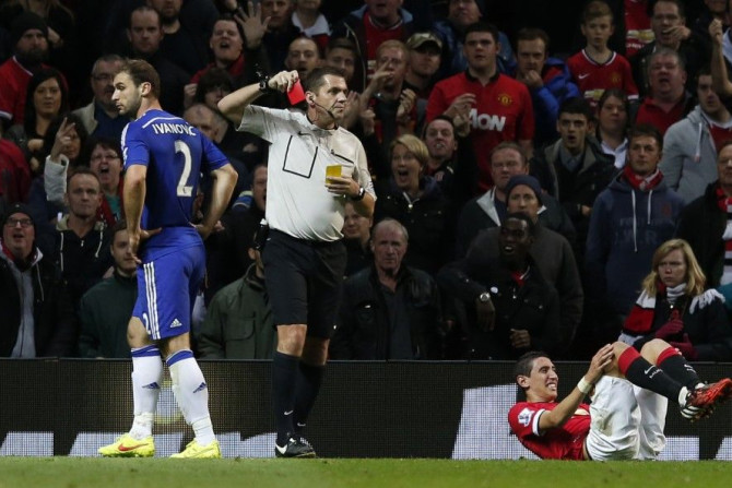 Referee Phil Dowd shows Chelsea&#039;s Branislav Ivanovic (L) the red card after his foul on Manchester United&#039;s Angel Di Maria (R) during their English Premier League soccer match against Chelsea at Old Trafford in Manchester, northern England Octob