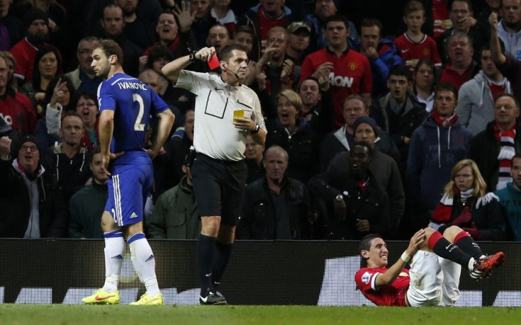 Referee Phil Dowd shows Chelsea&#039;s Branislav Ivanovic (L) the red card after his foul on Manchester United&#039;s Angel Di Maria (R) during their English Premier League soccer match against Chelsea at Old Trafford in Manchester, northern England Octob