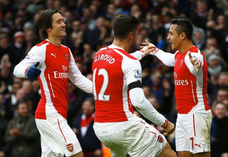 Arsenal&#039;s Alexis Sanchez (R) celebrates his second goal with teammates Tomas Rosicky (L) and Olivier Giroud during their English Premier League soccer match against Stoke City at the Emirates Stadium in London January 11, 2015.