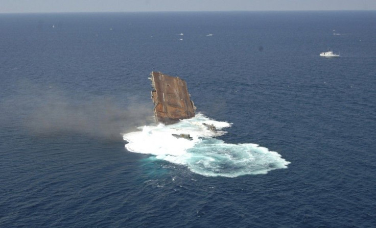 The retired U.S. aircraft carrier Oriskany sinks after the U.S. Navy blasted holes in it off the coast of Pensacola, Florida, sending the warship to the bottom of the Gulf of Mexico as the world&#039;s largest intentionally created artificial reef, May 17