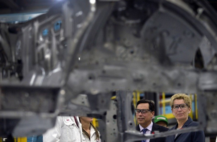 Brad Duguid, Ontario Minister of Economic Development, Employment and Infrastructure, and Ontario Premier Kathleen Wynne (R) are pictured during a photo-op at the Honda of Canada plant in Alliston, Ontario, November 6, 2014. Honda Motor Co Ltd's Cana