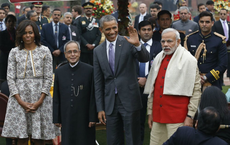 U.S. President Barack Obama and first lady Michelle Obama pose with India's President Pranab Mukherjee (2nd L) and Prime Minister Narendra Modi (R)