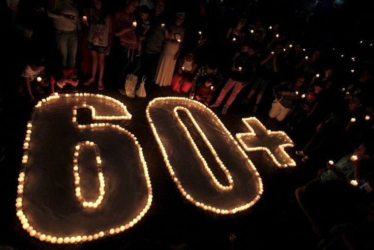 People celebrating Earth Hour 2015 in the city of Cali.