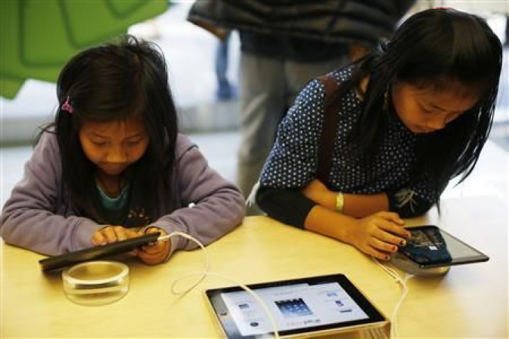 kids using gadgets