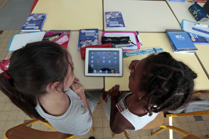 Kids Sharing An iPad