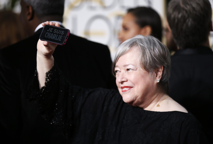 Actress Kathy Bates holds a "Je Suis Charlie" sign upon arrival at the 72nd Golden Globe Awards 