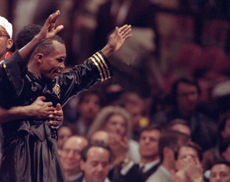 US boxer Sugar Ray Leonard waves to the crowd in 1991