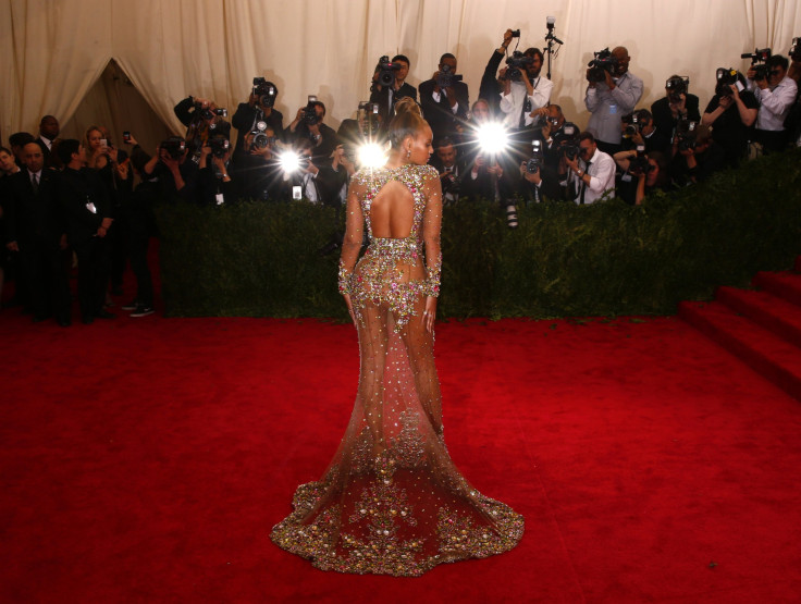 [11:22] Beyonce arrives at the Metropolitan Museum of Art Costume Institute Gala 2015